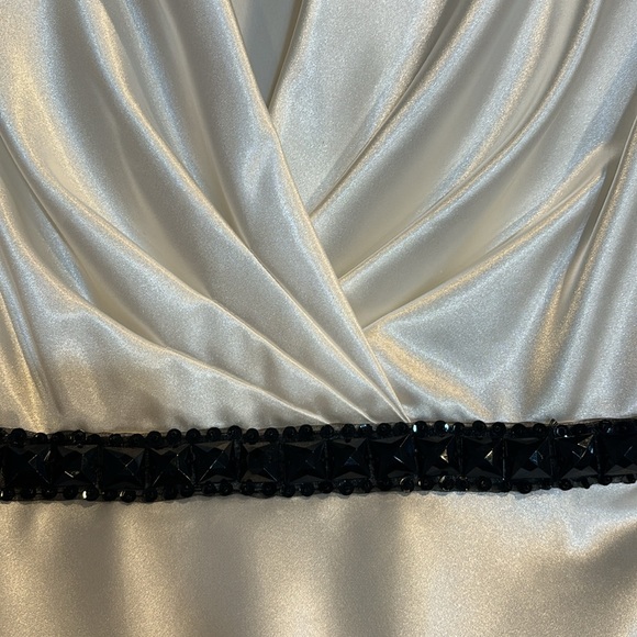 Ivory and black stretch satin top with black beads tucked under bust. Size 10 - Picture 4 of 6